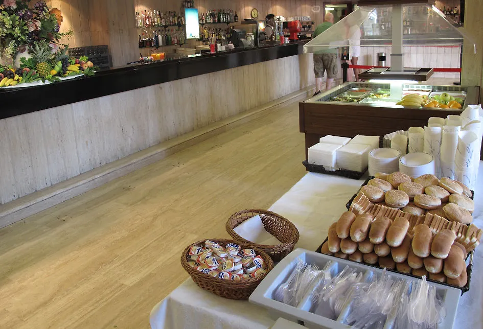 Apartamentos Estival Park 라피네다 아파트