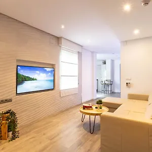  Apartment Blue & Red By Sol Maestranza Spanien